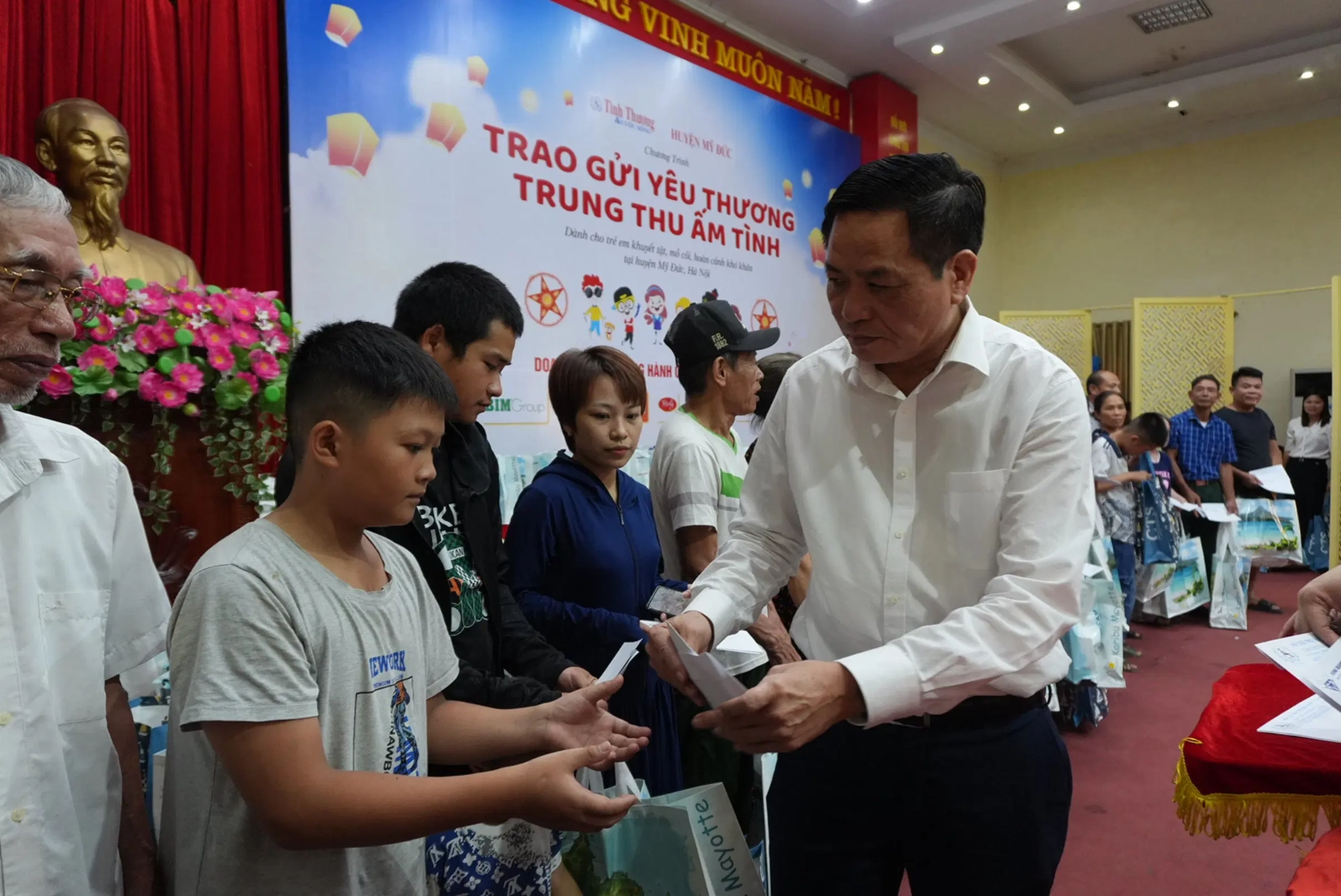 Sharing Love - A Warm Mid-Autumn Festival 2024