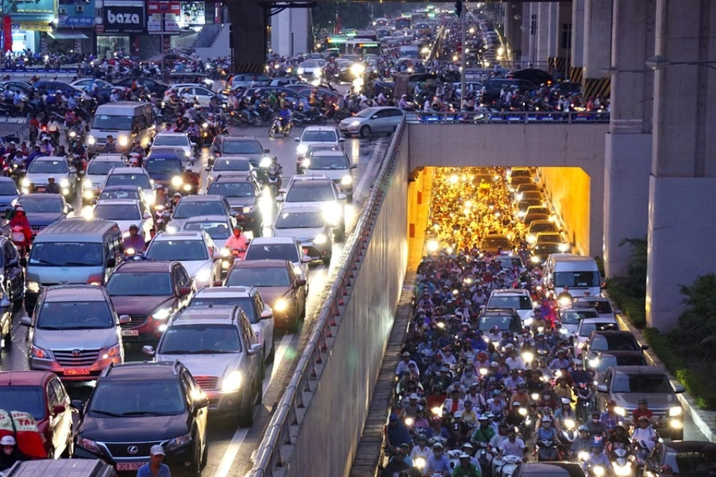 Hanoi plans to restrict polluting vehicles in 12 districts