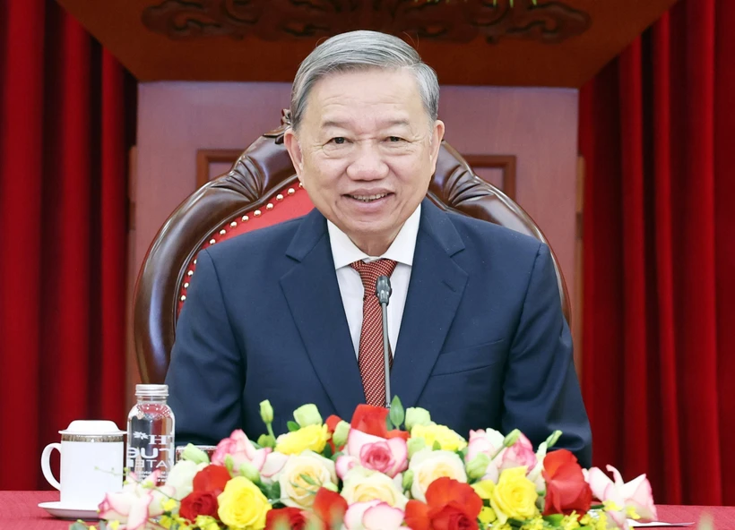 Party leader of Vietnam holds phone talks with President-elect of US