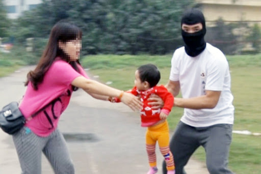 Từ những vụ bắt cóc trẻ em, phụ huynh phải làm gì để bảo vệ con