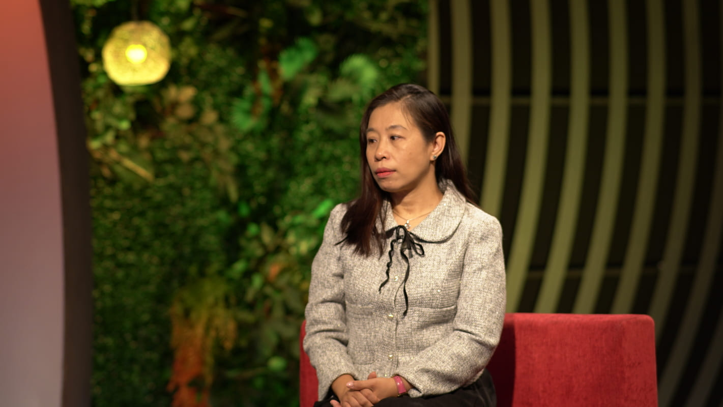 Cô giáo khuyết tật và những quân cờ hạnh phúc