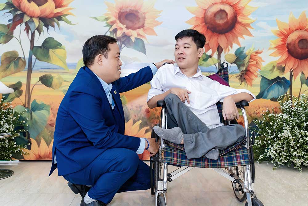 Ông chủ ngồi xe lăn cùng dự án khởi nghiệp đặc biệt