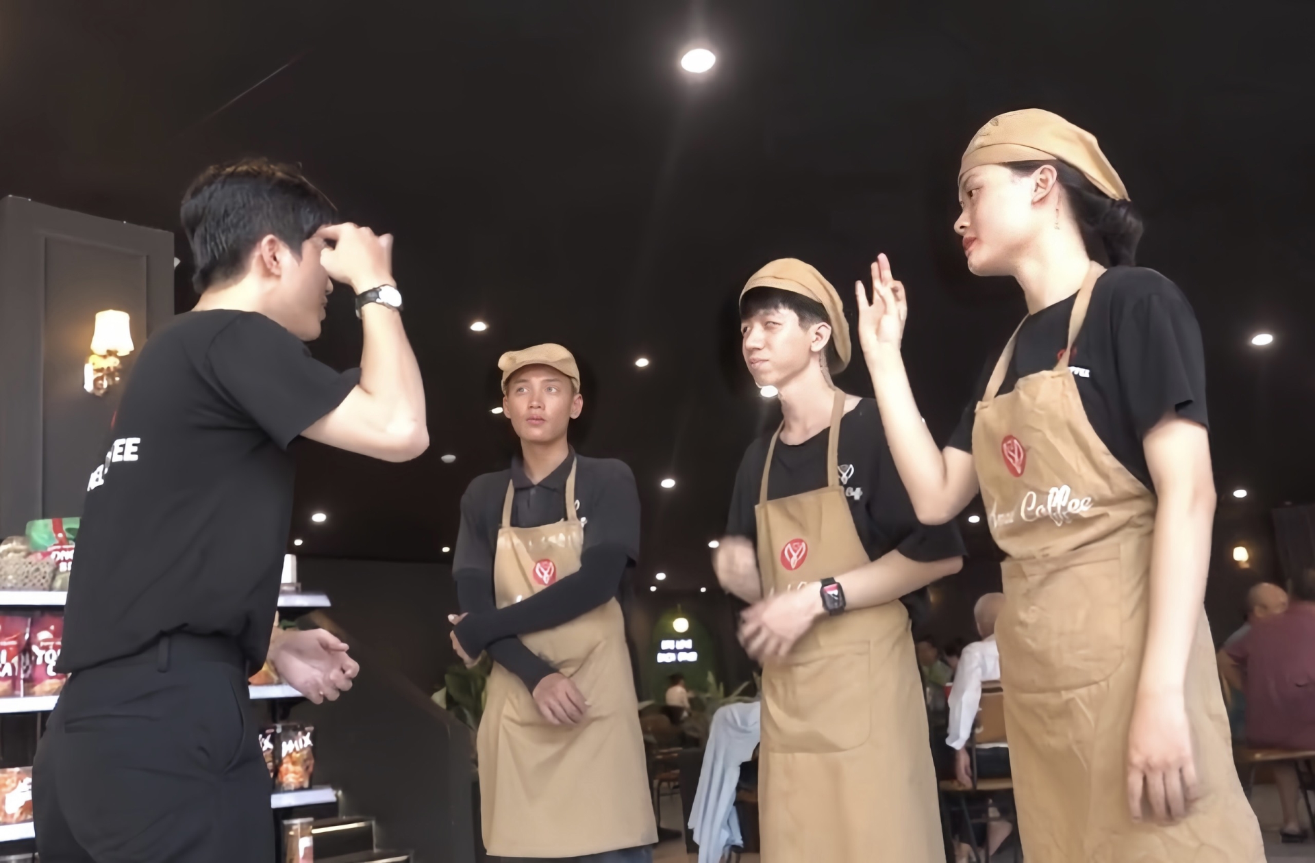 Quán cà phê giúp người câm điếc có việc làm, niềm vui sống