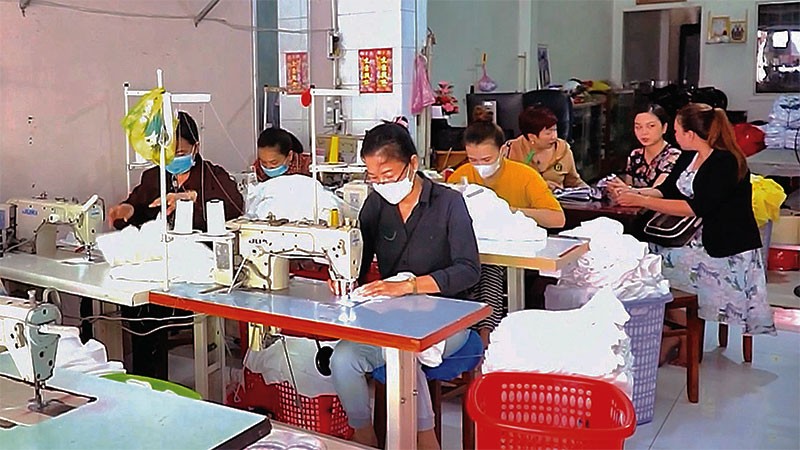 “Bông hoa khuyết” vượt lên tật nguyền