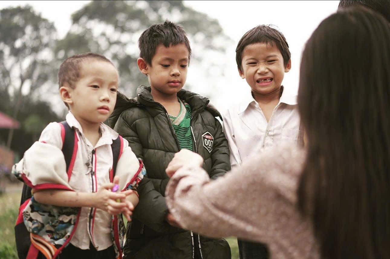 Hành trình trao gửi yêu thương, trung thu ấm tình