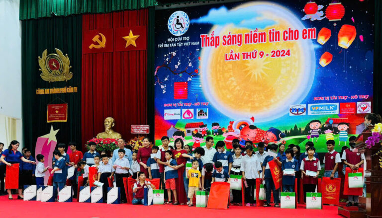 “Thắp sáng niềm tin cho em” lần thứ 9