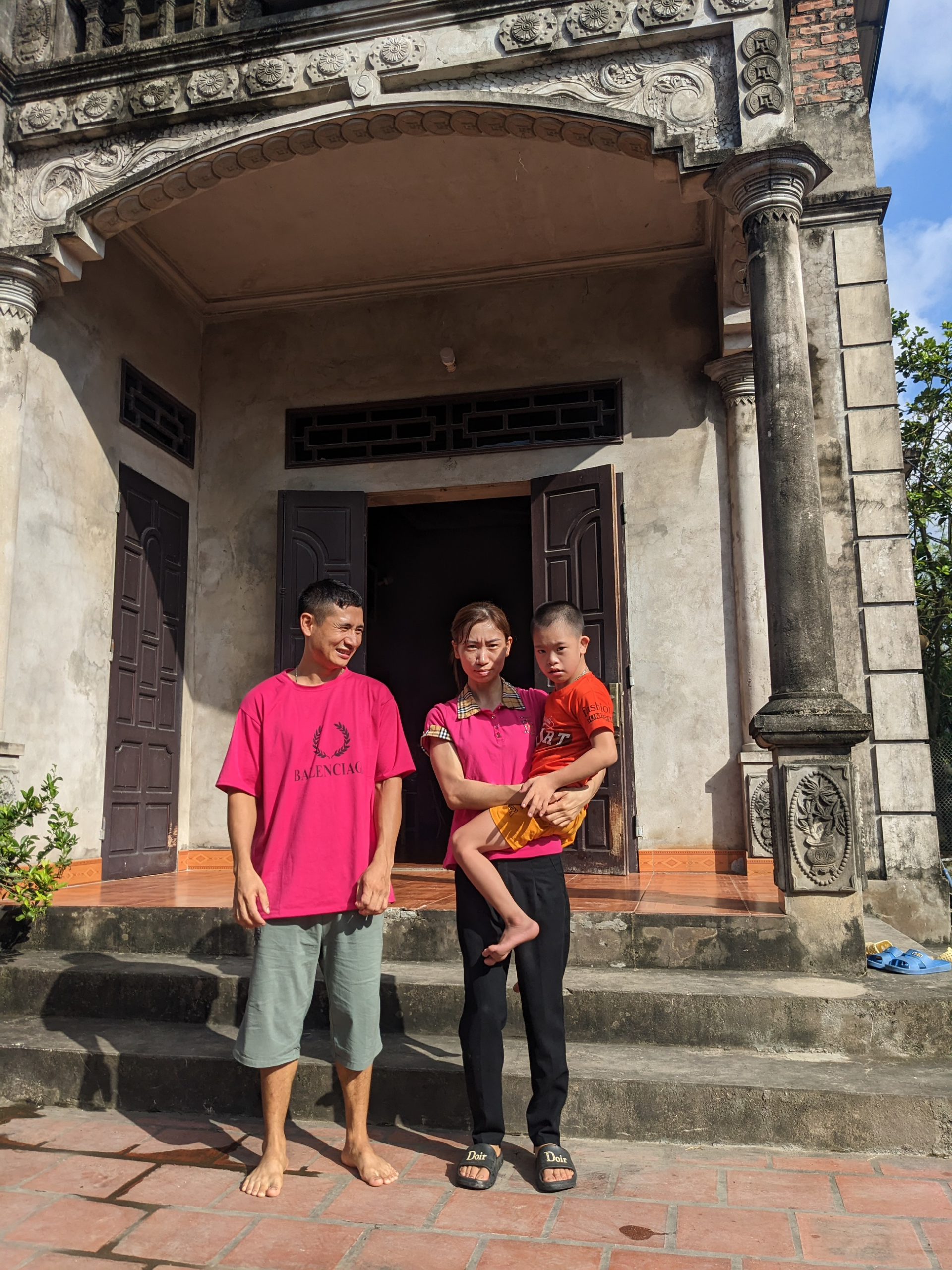 Sau này mẹ già yếu, ai sẽ chăm lo cho con