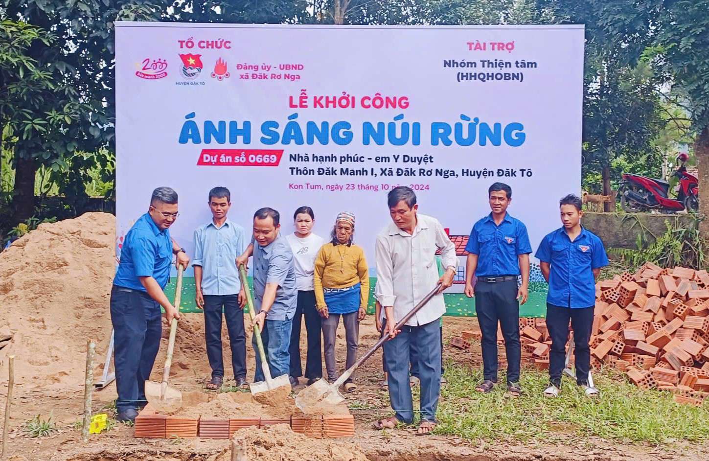 “Nhà hạnh phúc” và bữa ăn ấm áp cho trẻ em DTTS tại Kon Tum
