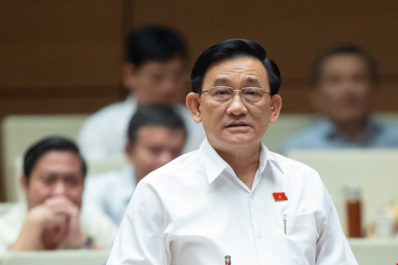 Nhiều học sinh hút thuốc lá điện tử, nung nóng phải nhập viện