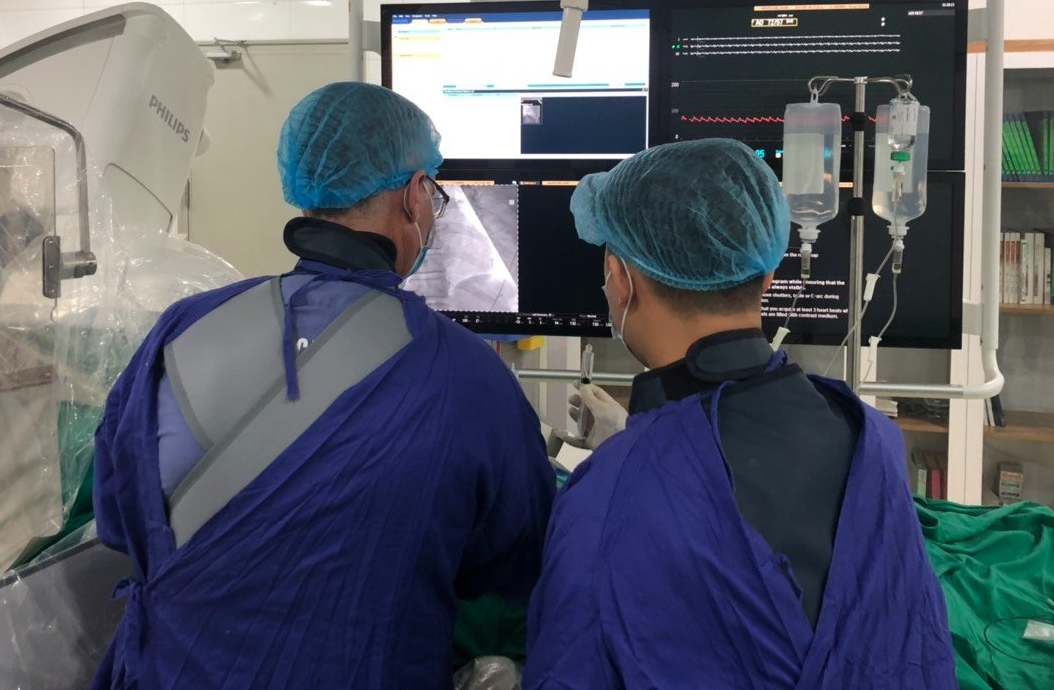 Người đàn ông trẻ cấp cứu từ thói quen giảm căng thẳng