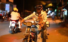 Nam thanh niên uống rượu say rồi vượt chốt vì sợ