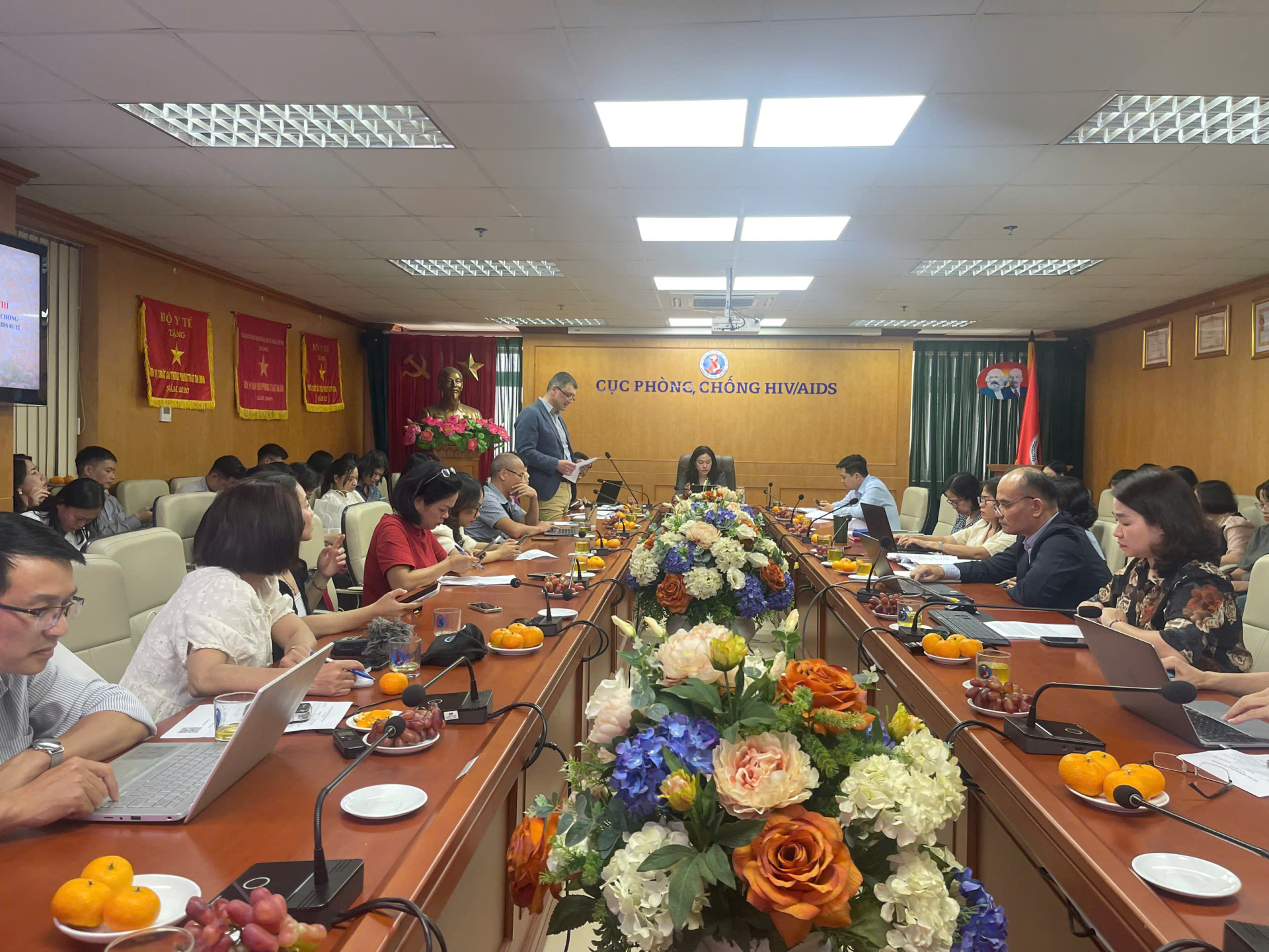 Tháng hành động quốc gia phòng, chống HIV AIDS và Ngày thế giới phòng, chống AIDS 01 12