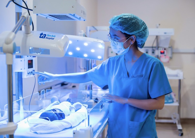 Trẻ vàng da sinh lý và bệnh lý khác nhau thế nào