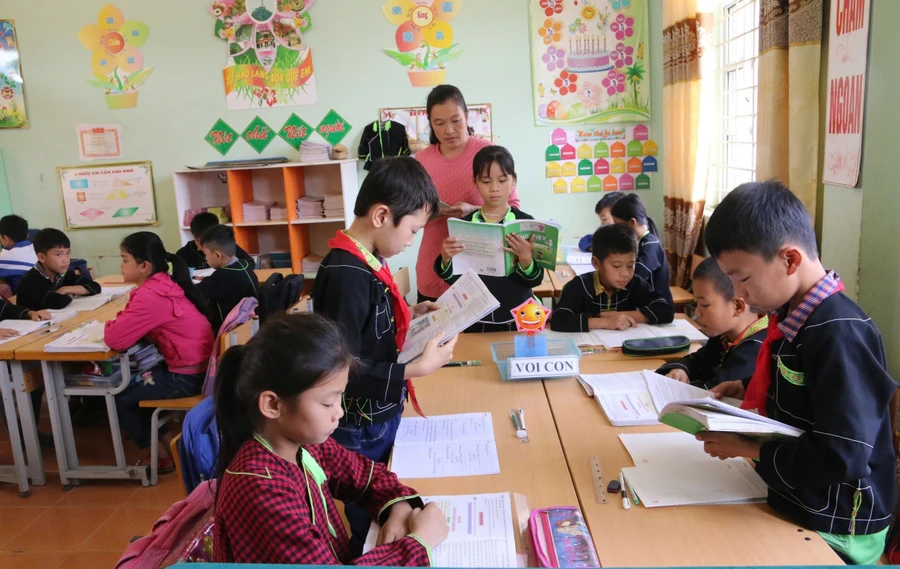 Đồng hành cùng giáo viên vùng khó, lan tỏa tri thức