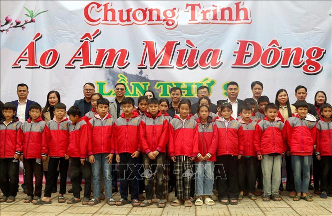 Mùa đông không lạnh đối với trẻ em nghèo miền núi