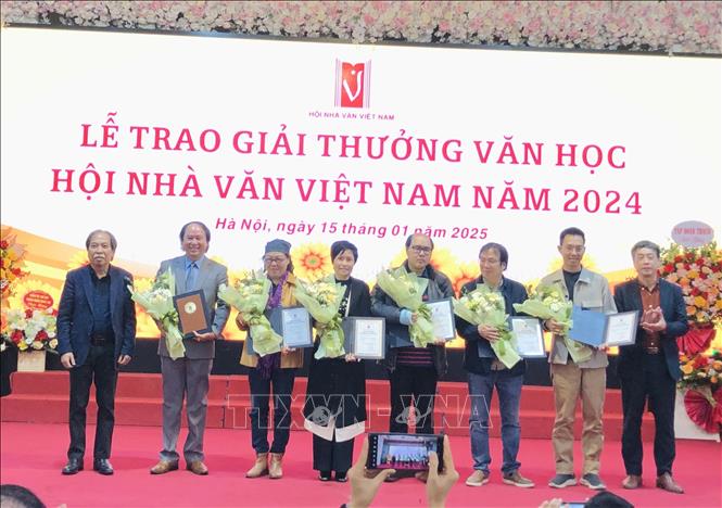 Nhà văn Y Ban nhận Giải Đặc biệt Giải thưởng Hội Nhà văn 2024