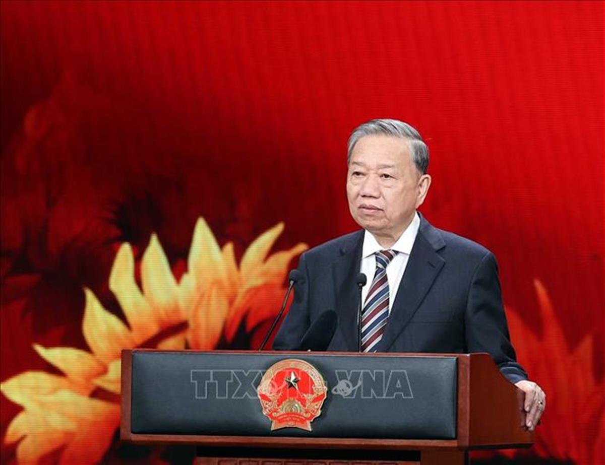 “Sống trong lòng dân”