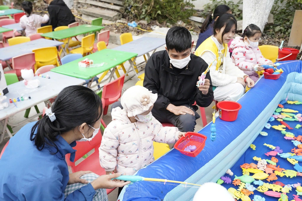 Gần 2 000 phần quà Tết được trao tới bệnh nhi