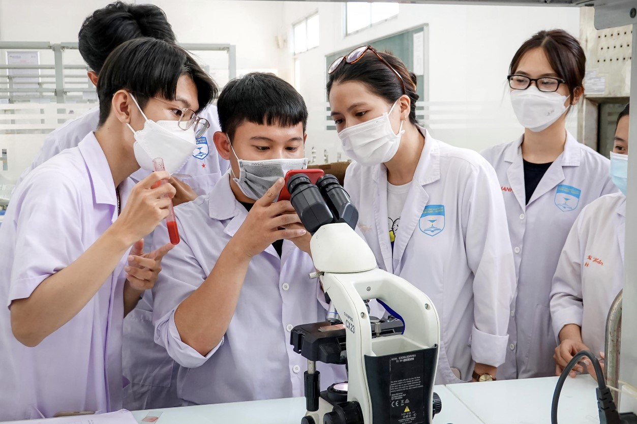 Đào tạo nhân lực chất lượng cao theo nhu cầu xã hội