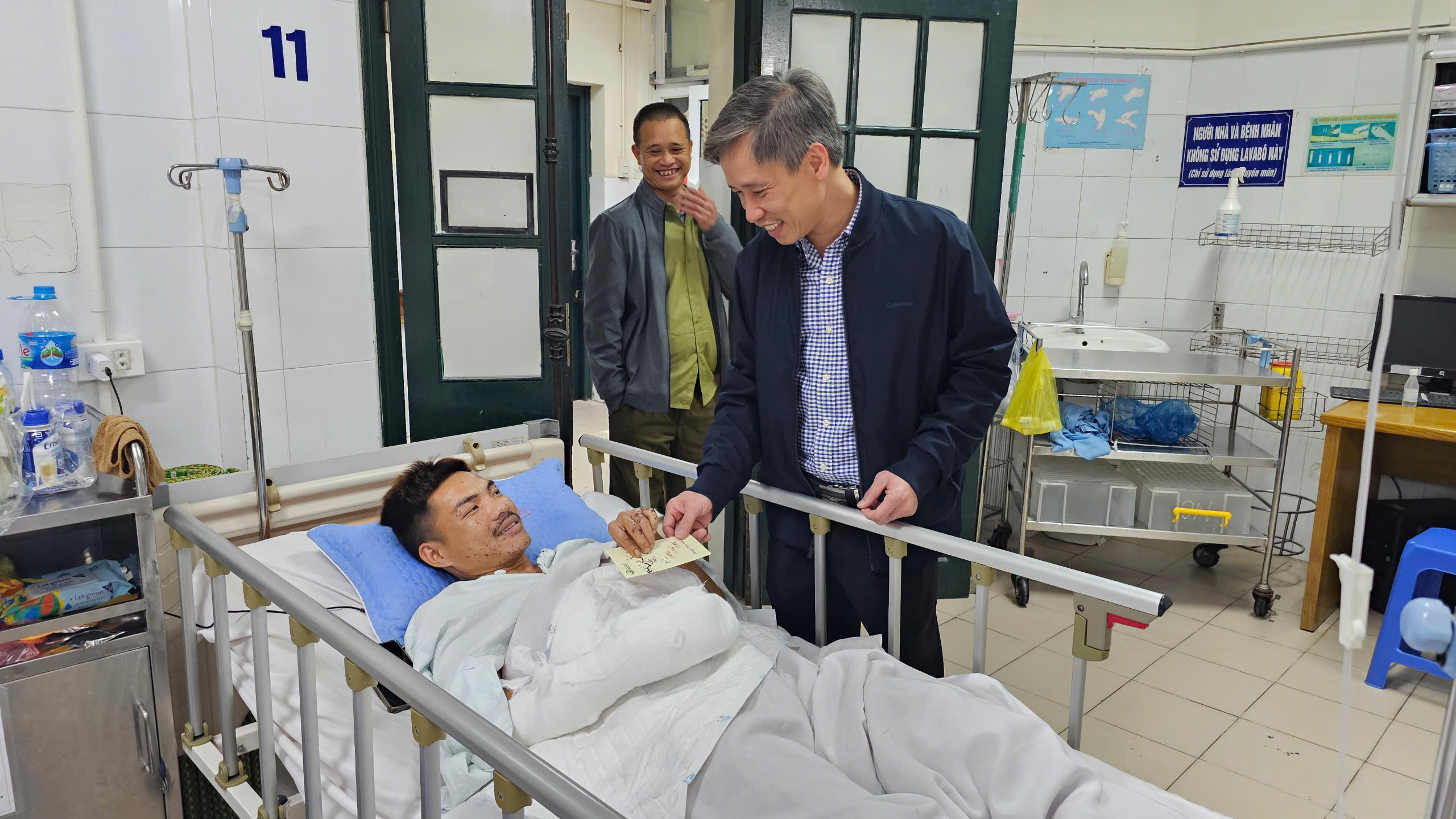 205 trường hợp khám, cấp cứu do pháo nổ, pháo hoa trong 24 giờ qua