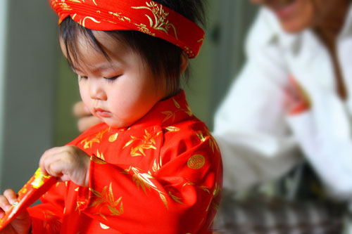 Tầm quan trọng của giáo dục cho trẻ em trong ứng xử nhận lì xì