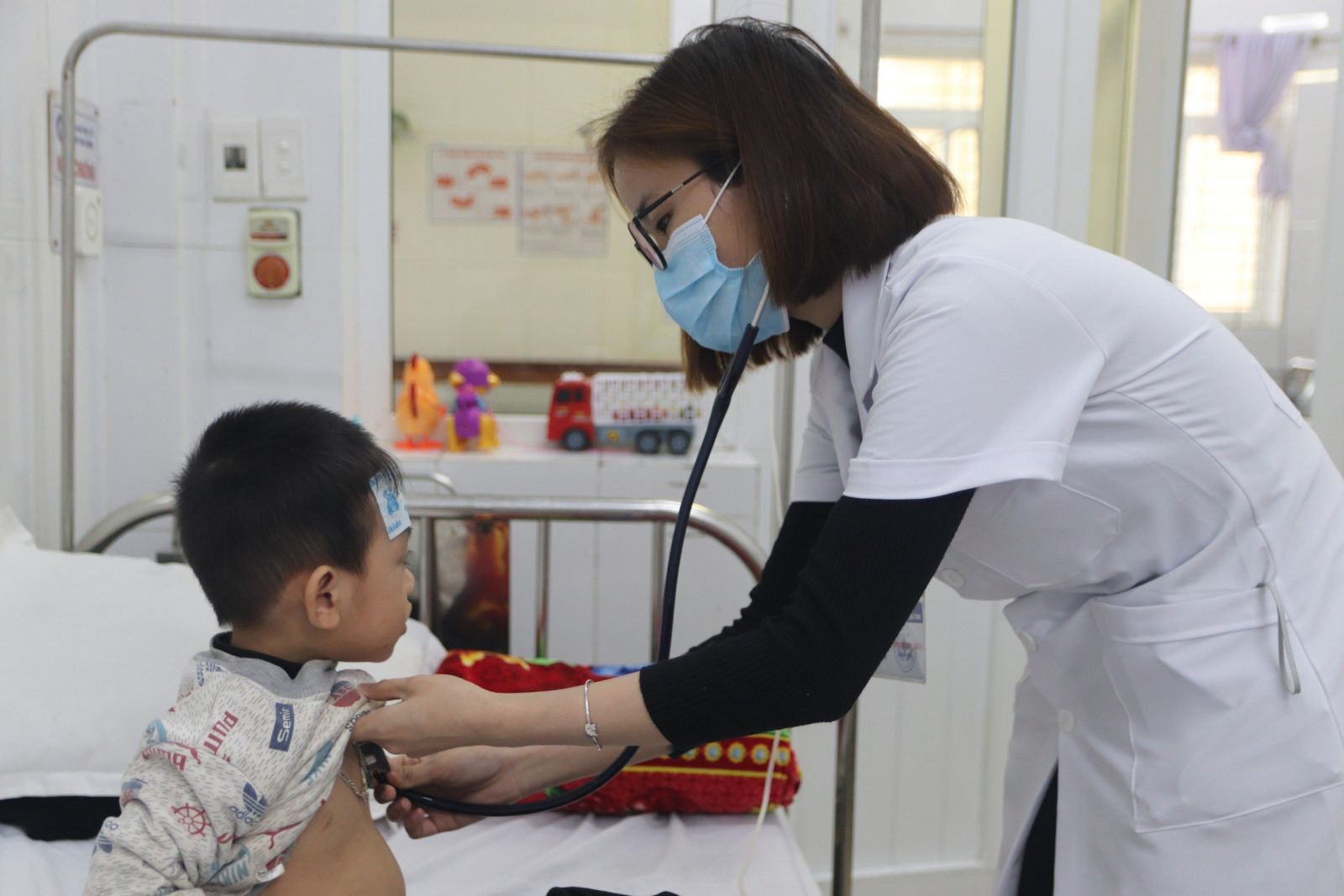 Giám sát, phát hiện sớm các bệnh lây truyền qua đường hô hấp