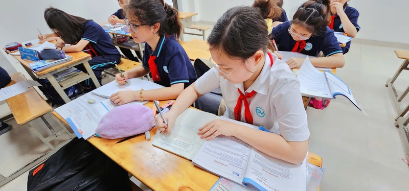 Nhà trường không được thu tiền học thêm của học sinh