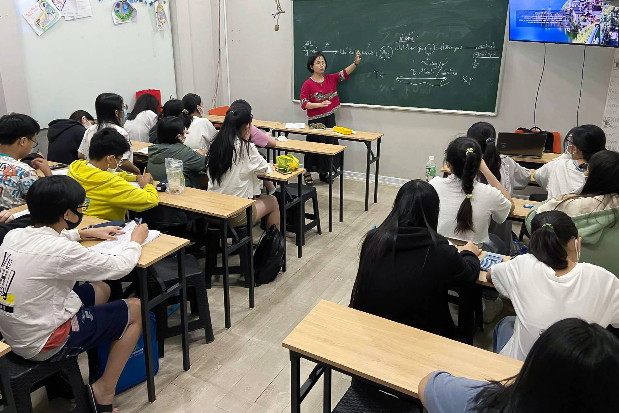 Dạy thêm Pháp lý và đạo lý