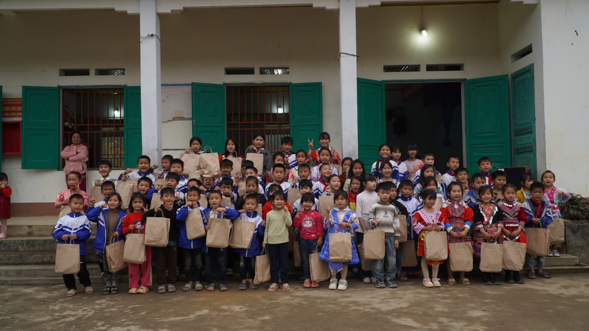 JUBIRA – Hành trình mang yêu thương đến với các em có hoàn cảnh khó khăn