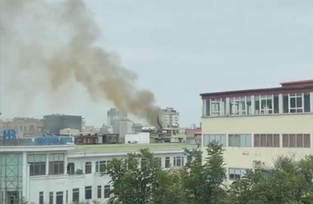 Lực lượng PCCC dập tắt đám cháy tại Bệnh viện Phụ sản Trung ương