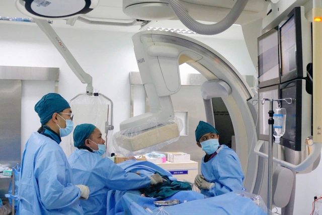 Ninh Thuận Bệnh viện Đa khoa tỉnh thực hiện thành công kỹ thuật nong bóng và đặt stent động mạch chi dưới