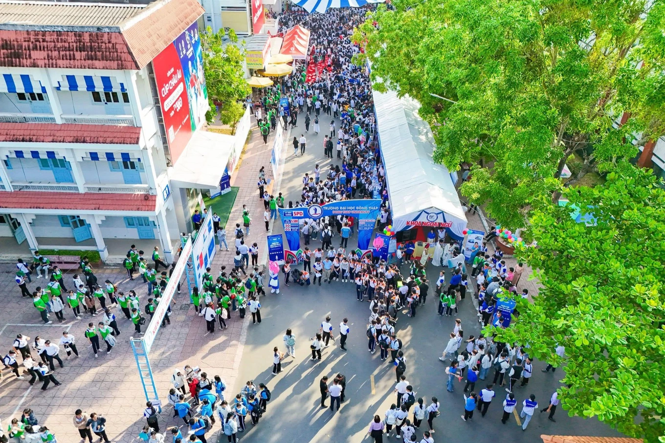 33 người bị ngộ độc sau bữa ăn trưa ở trường Đại học Đồng Tháp