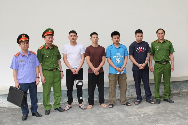 Triệt xóa đường dây sản xuất 3 500 tấn giá đỗ ngâm hóa chất