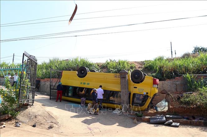 Tập trung cứu chữa các nạn nhân vụ lật xe chở học sinh tại Gia Lai