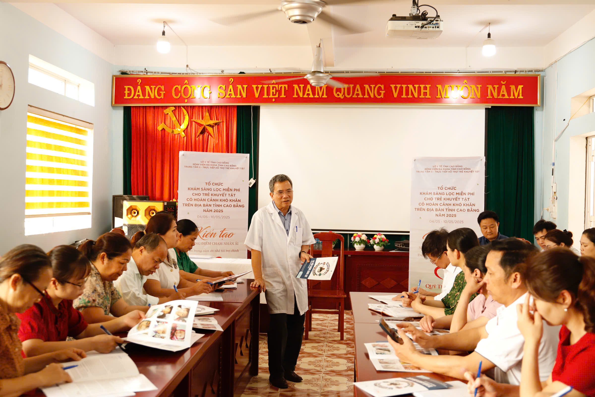 Khám sàng lọc gần 800 trẻ khuyết tật trong tháng 5 2025