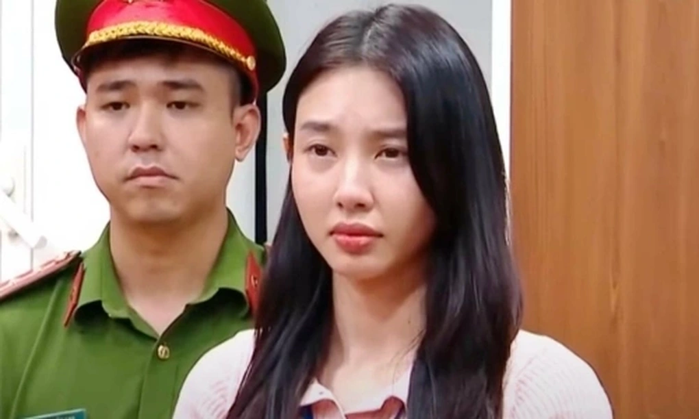 Hoa hậu Thùy Tiên khai tham gia điều hành sau một phiên live bán hàng