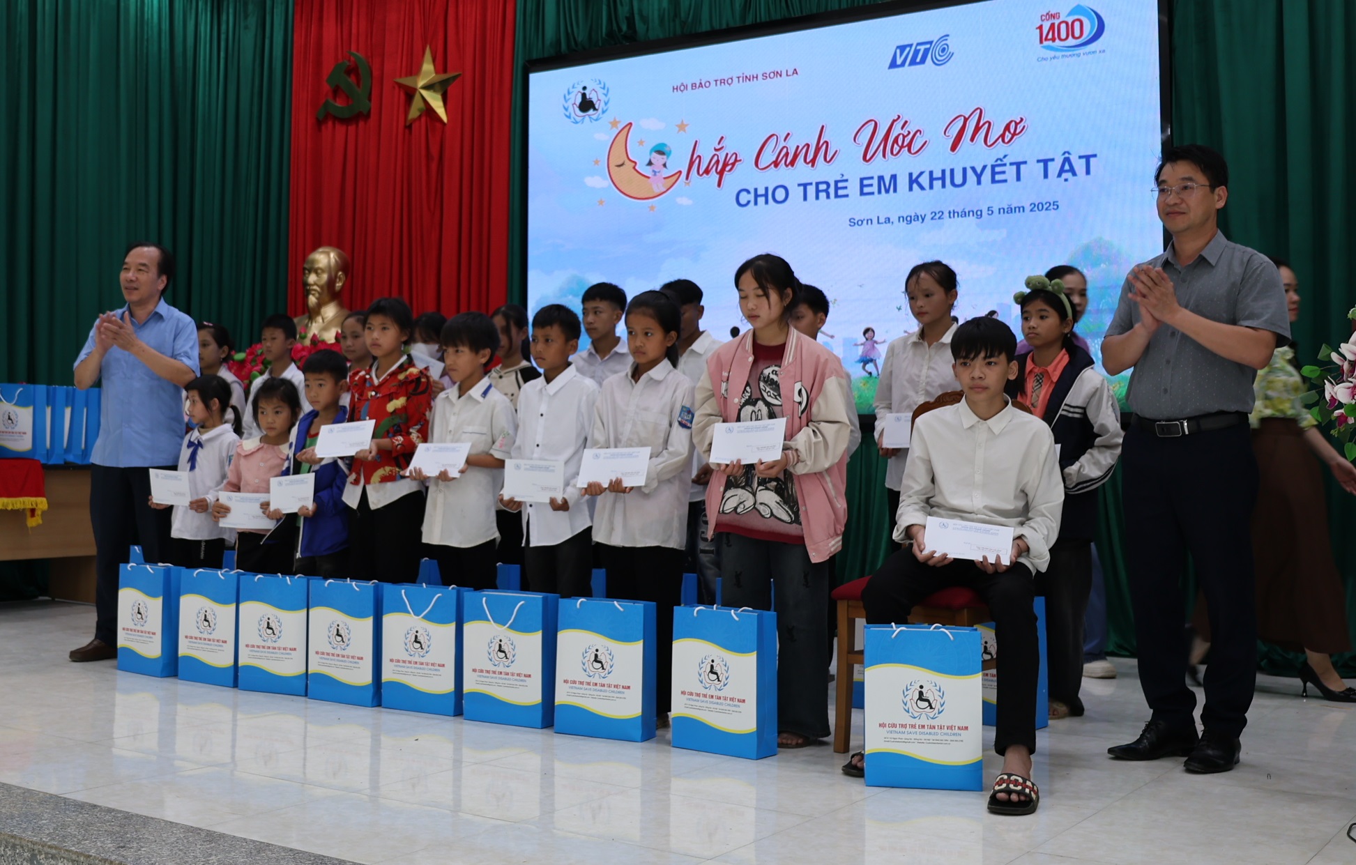 Hội Cứu trợ trẻ em tàn tật Việt Nam thực hiện chương trình “Chắp cánh ước mơ cho trẻ em khuyết tật” tại tỉnh Sơn La