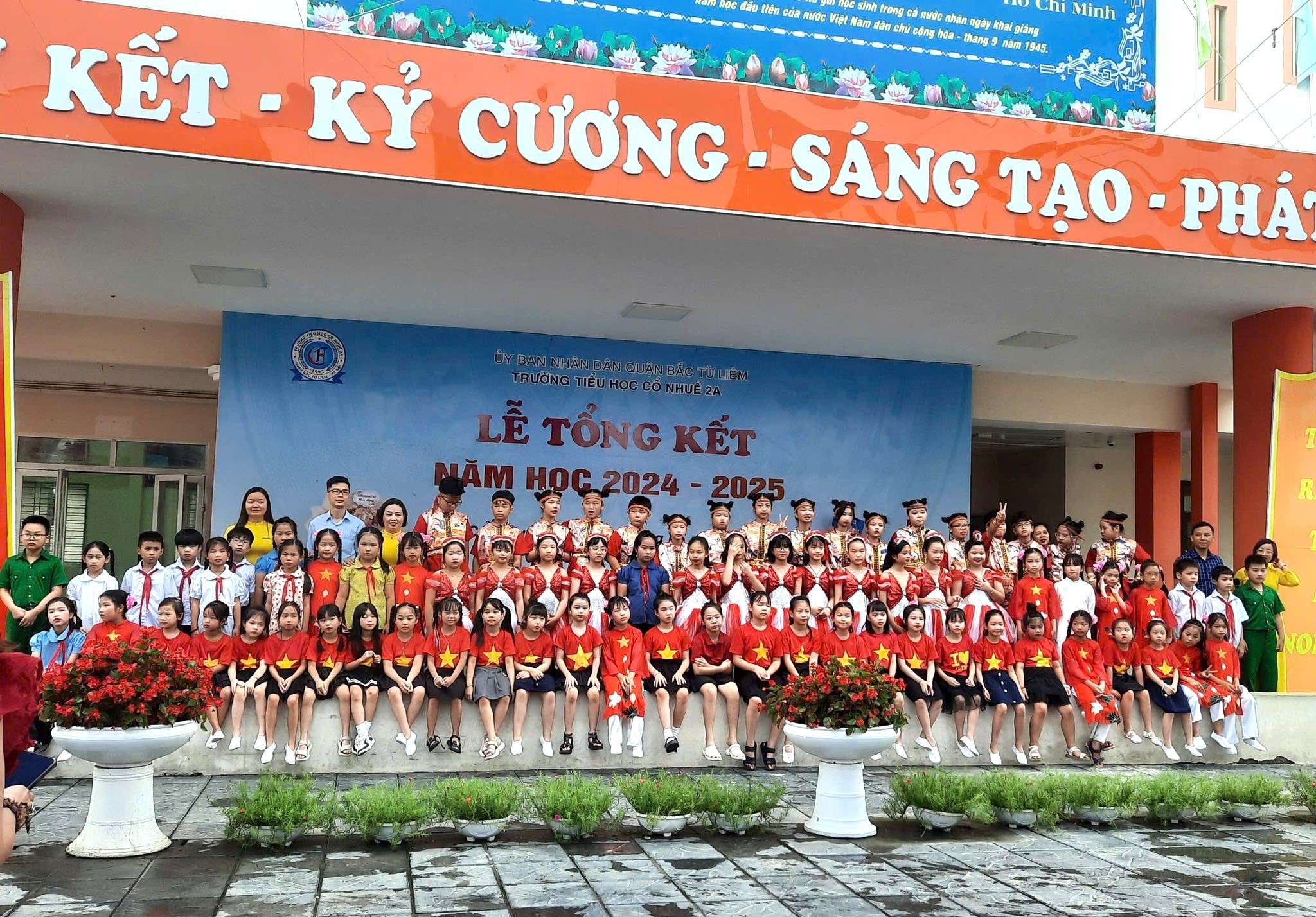 Quan tâm giáo dục và dành trọn yêu thương cho các em học sinh