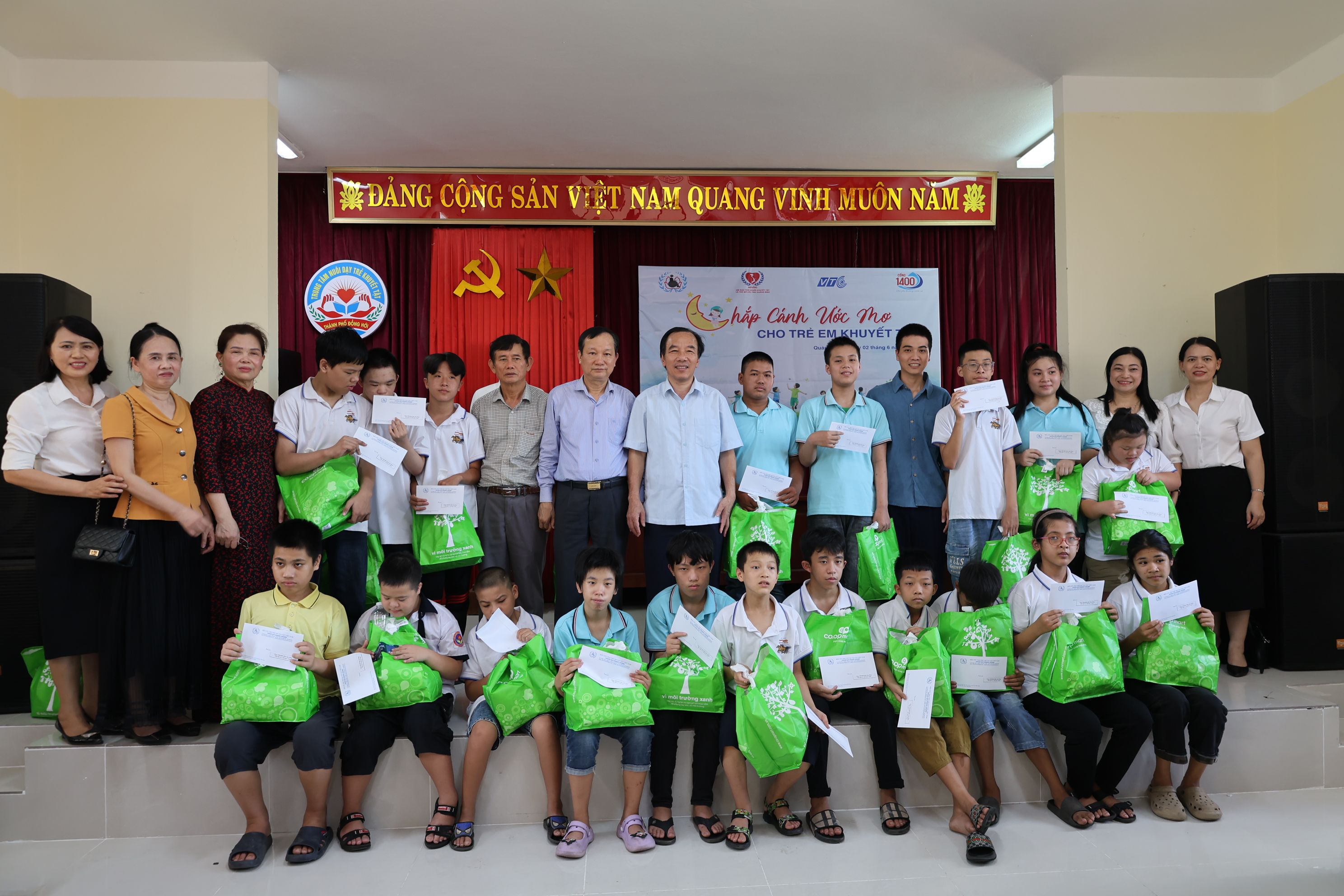 “Chắp cánh ước mơ” cho trẻ em khuyết tật tỉnh Quảng Bình