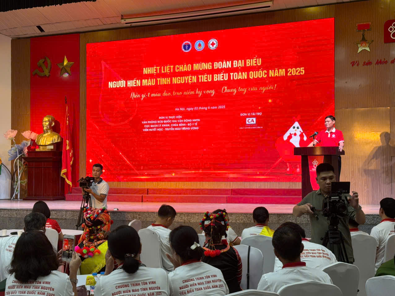 Tôn vinh 100 người hiến máu tiêu biểu