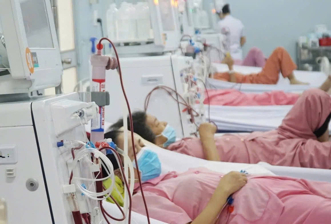 Người trẻ bị suy thận mạn do uống thuốc không rõ nguồn gốc, được quảng cáo trên mạng