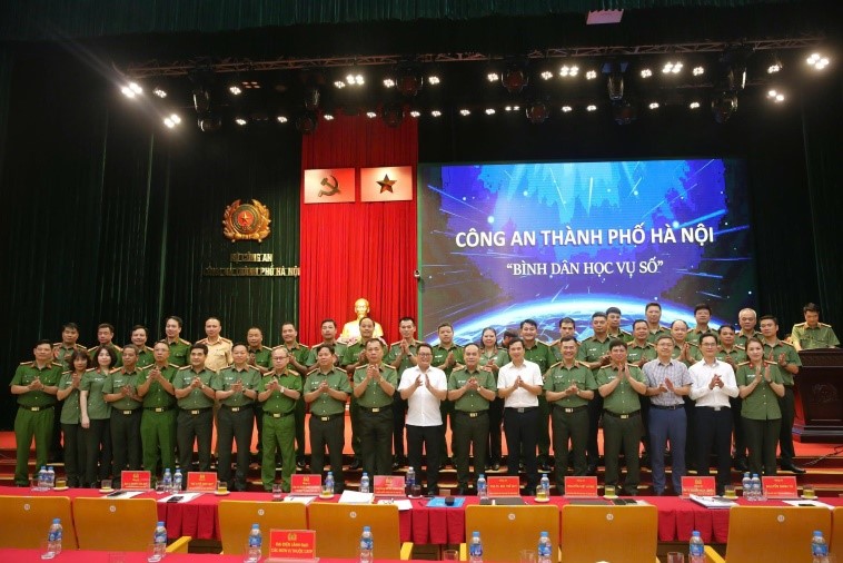 Phát động Phong trào Bình dân học vụ số  Lực lượng an ninh tiên phong, làm chủ công nghệ số