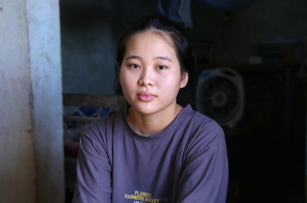 Nữ sinh nghèo trở thành thủ khoa, khao khát vào đại học