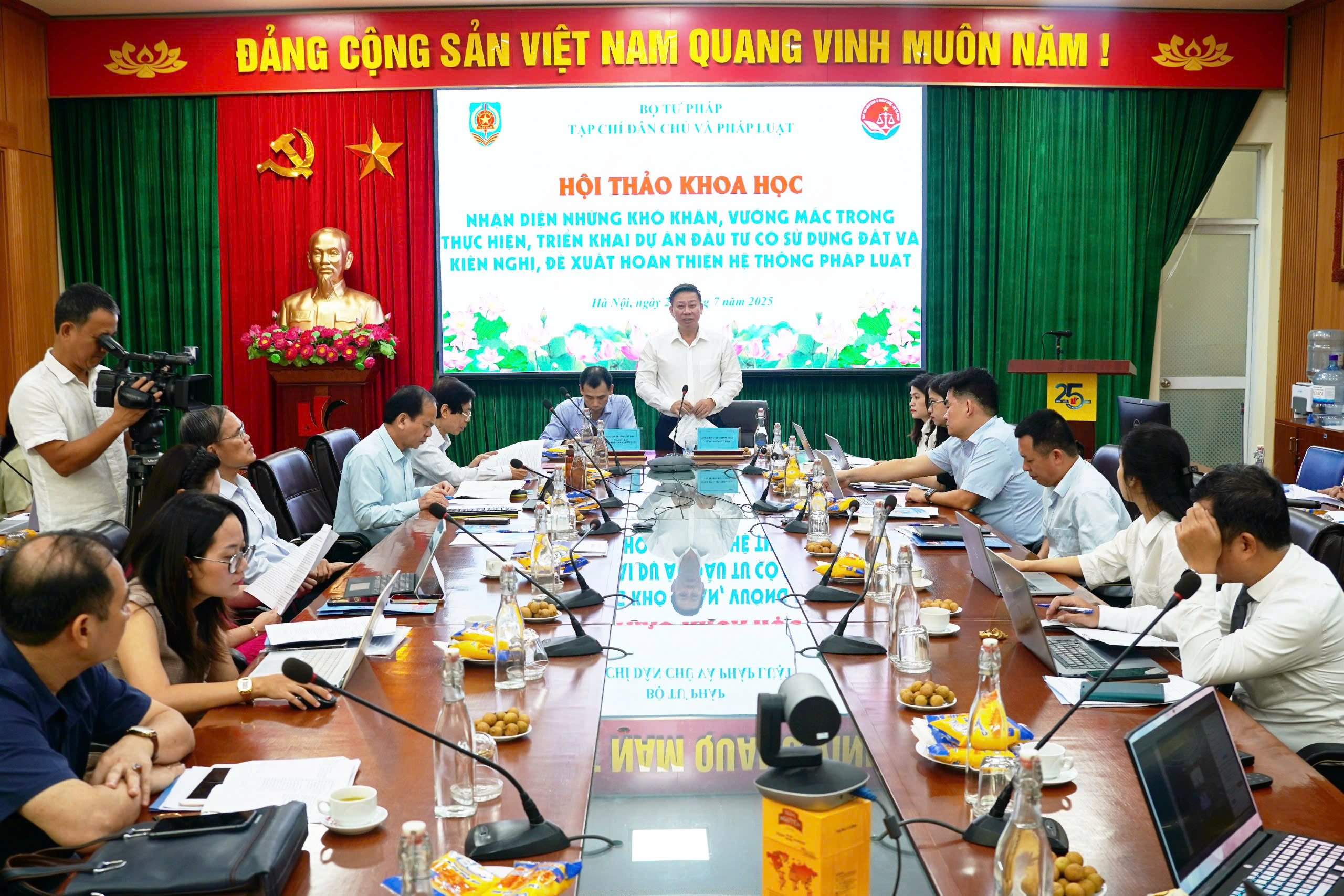 Xây dựng pháp luật đất đai, đảm bảo hành lang pháp lý giữa cơ quan quản lý và nhà đầu tư