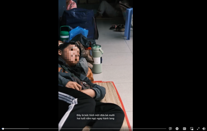 Sự thật về bé trai 12 tuổi ngủ hành lang Bệnh viện Chợ Rẫy chăm mẹ