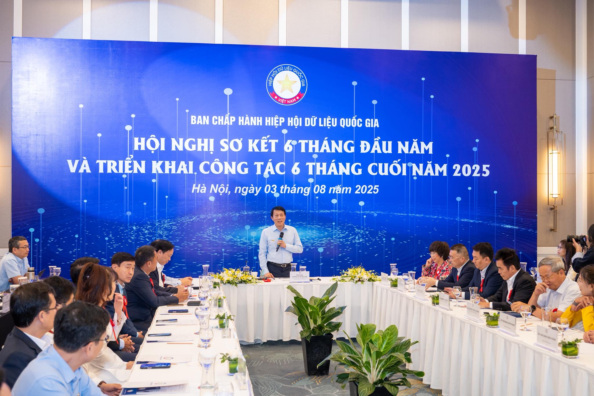 Phiên họp Ban Chấp hành Hiệp hội Dữ liệu quốc gia Trung tâm kết nối chính sách, công nghệ, phát triển kinh tế xã hội