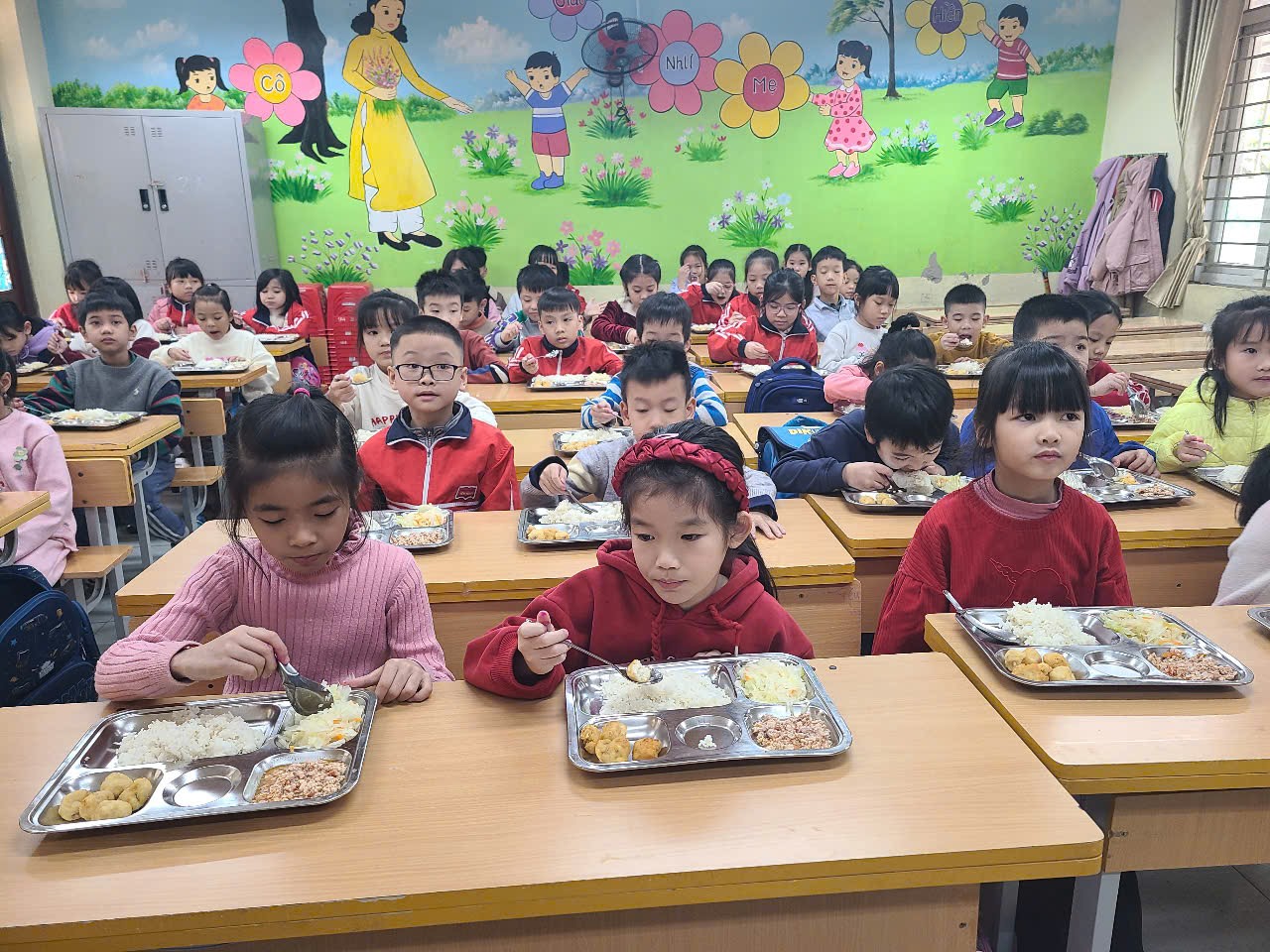 Hà Nội Hỗ trợ tiền ăn trưa cho học sinh tiểu học 20 000 - 30 000 đồng ngày từ năm học 2025 - 2026