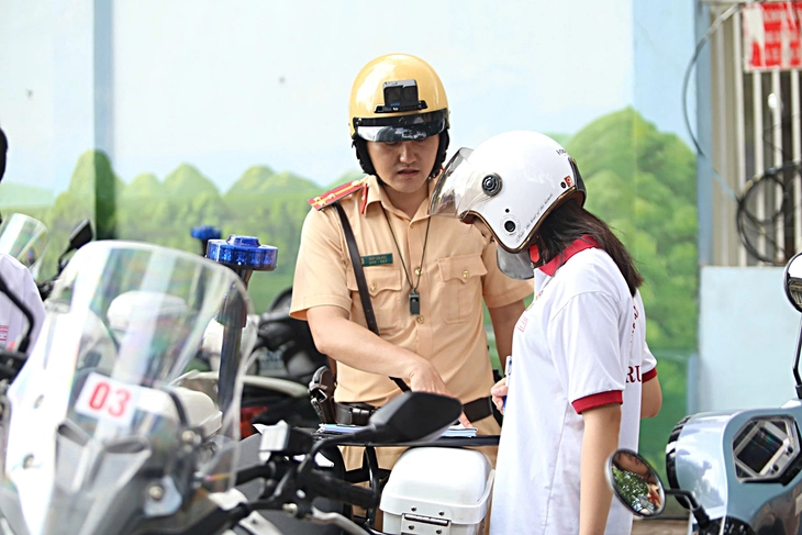 Cảnh báo năm học mới Cha mẹ học sinh giao xe cho con chưa đủ tuổi