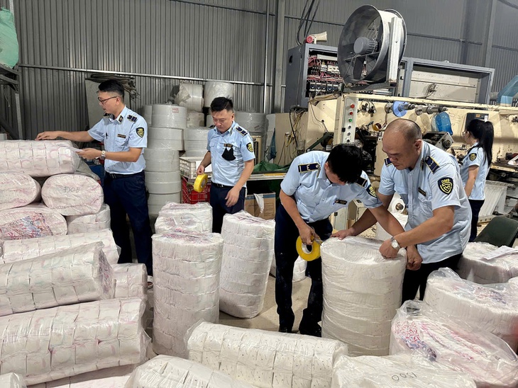 Thái Nguyên Triệt phá cơ sở sản xuất, kinh doanh bỉm, băng vệ sinh giả quy mô khủng