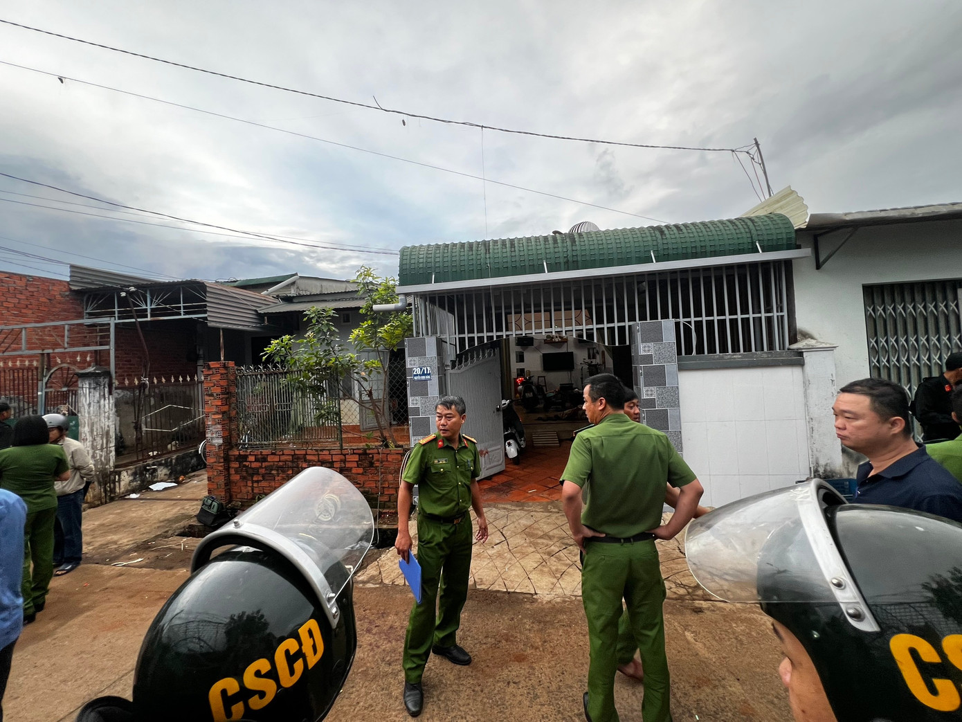 Nóng Hàng trăm cán bộ, công an truy bắt nghi phạm sát hại 4 người trong đêm